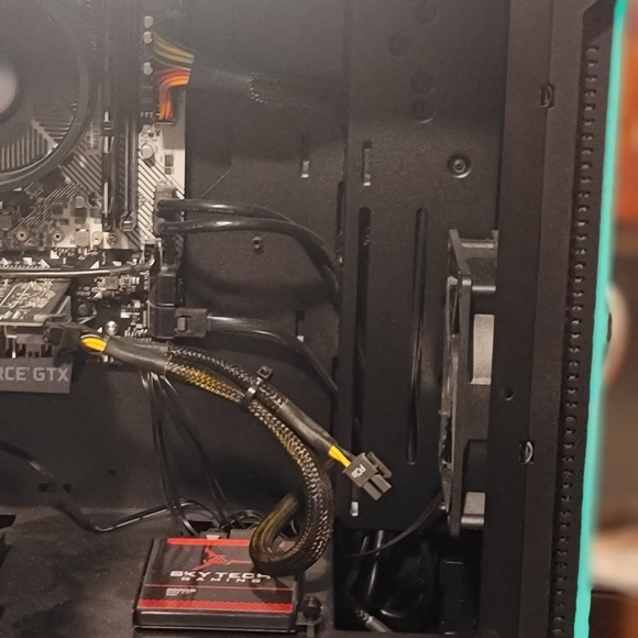 Skytech gaming pc - Picture 6 of 13